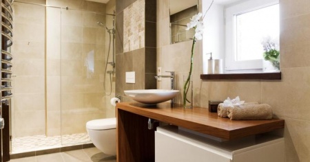 Fa&iuml;ence ou carrelage classique, quel rev&ecirc;tement privil&eacute;gier pour une salle de bain &agrave; Pontarlier